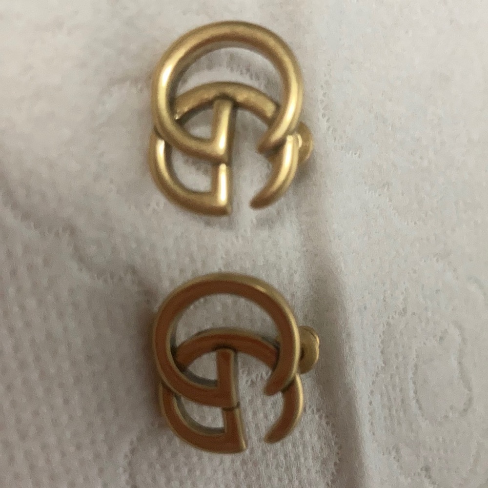 NWOT Gorgeous Gold Plated Gucci Logo Earrings